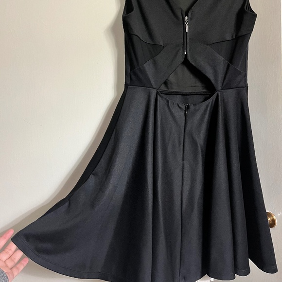 GUESS BLACK STRAPLESS COCKTAIL DRESS OPEN CRISS CROSS BACK ZIPPER/ MESH CUTOUTS - Picture 3 of 6